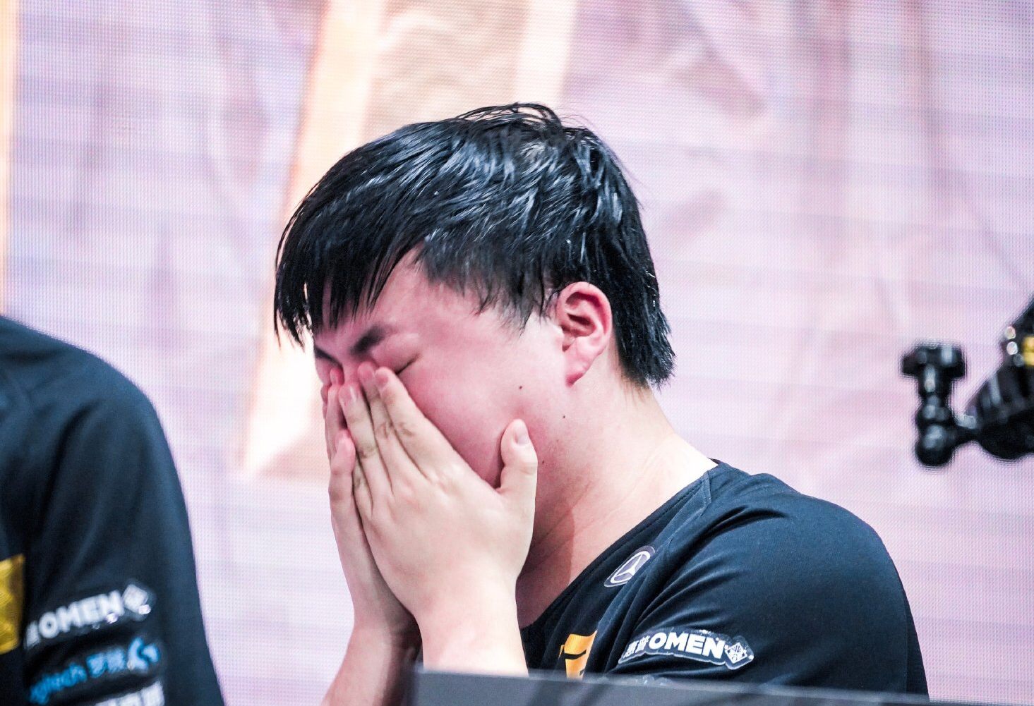 领先优势明显引发热议！，Uzi在TL比赛中比赛规则变更热度持续攀升