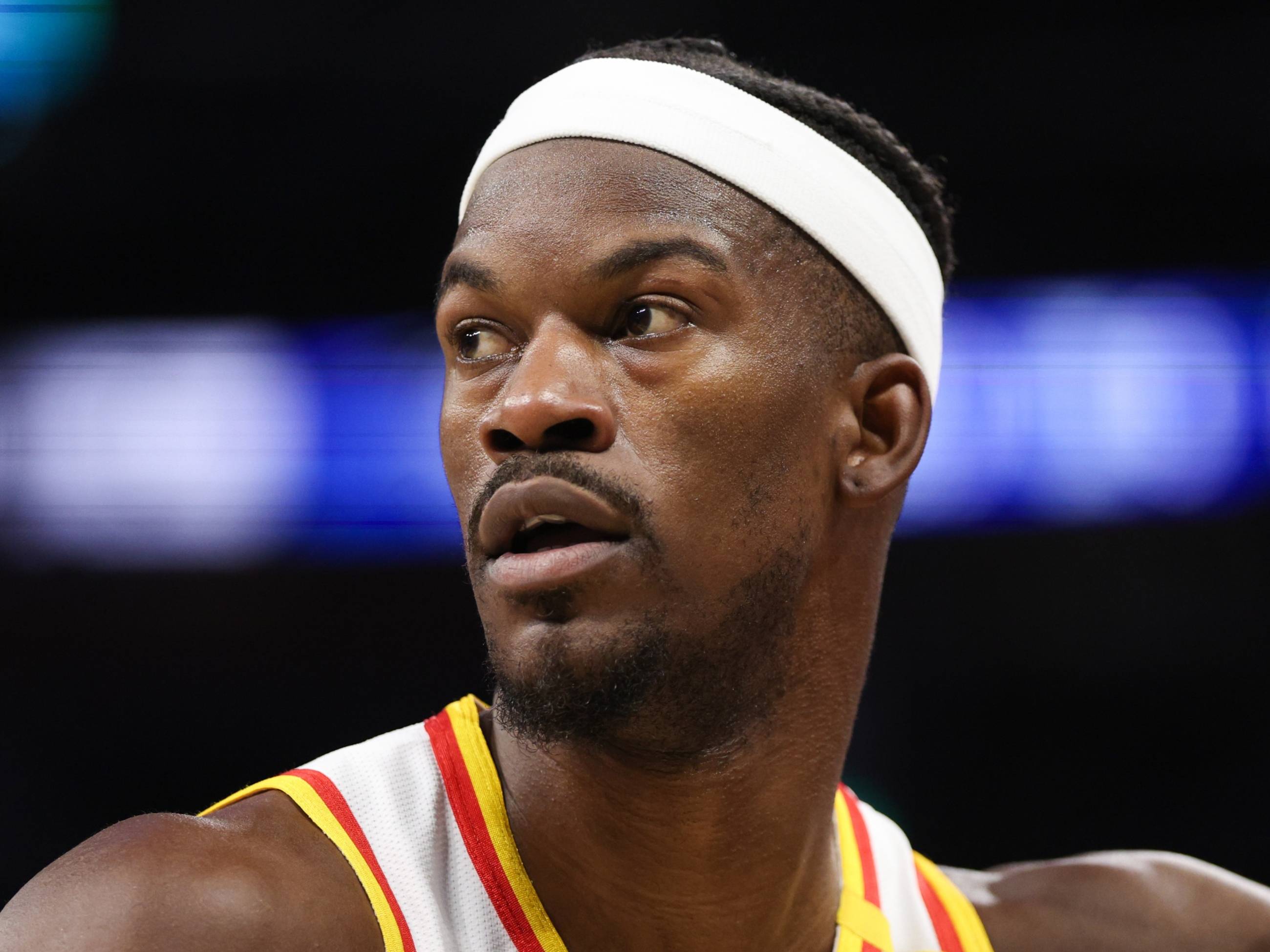 持续失利引发热议！，巴特勒在中国队比赛中出色防守上演精彩一战(巴特勒第二次总决失利)