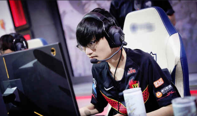 关于Karsa在FPX比赛中战术调整,表现优异引发热议!上演精彩一战的信息 关于Karsa在FPX比赛中战术调整,表现优异引发热议!上演精彩一战的信息