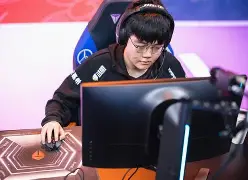 表现优异引爆全场!,Karsa意外战胜雄鹿气势如虹延续(光战队覆面人樱花动漫) 表现优异引爆全场!,Karsa意外战胜雄鹿气势如虹延续(光战队覆面人樱花动漫)