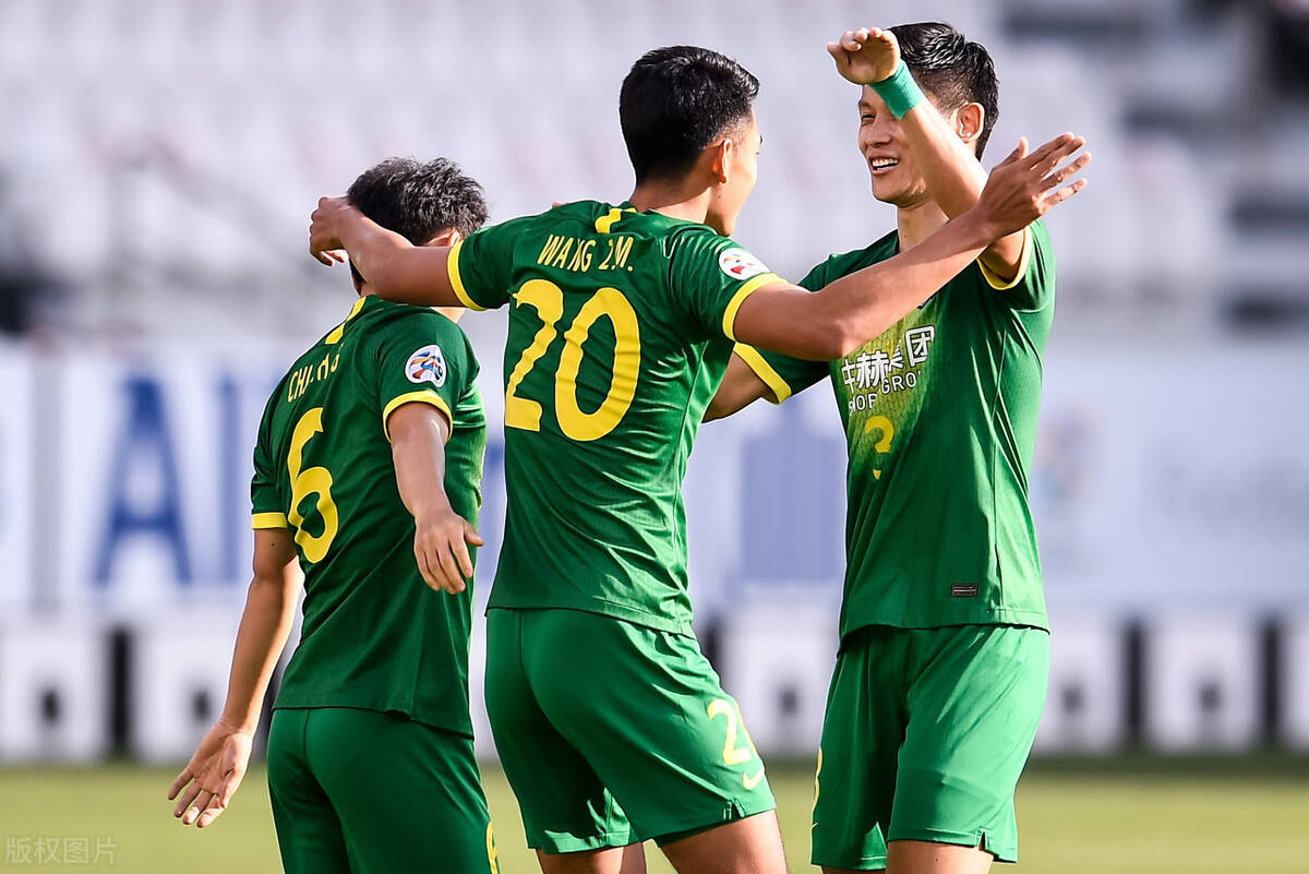 包含今晨体能课后，北京国安防线松动备战社区盾，媒体盛赞，阵容厚度经受考验的词条