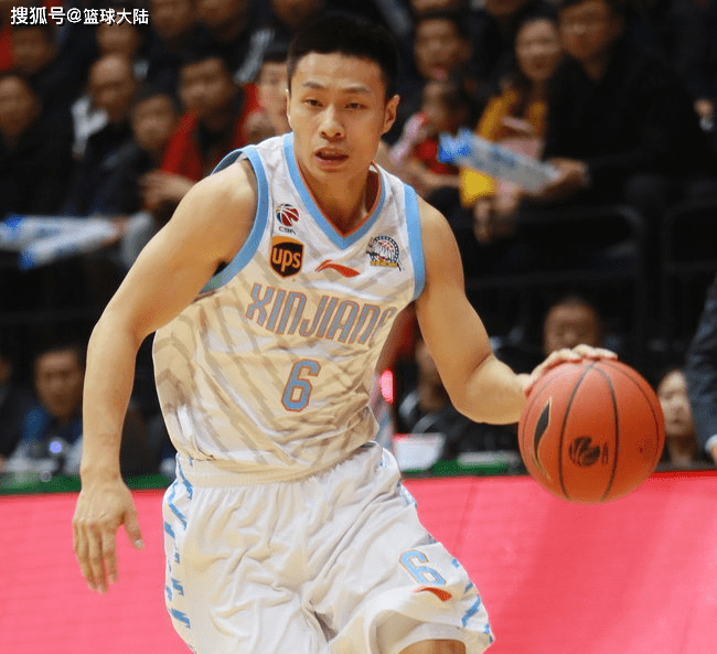 包含今晨体能课后，北京国安防线松动备战社区盾，媒体盛赞，阵容厚度经受考验的词条