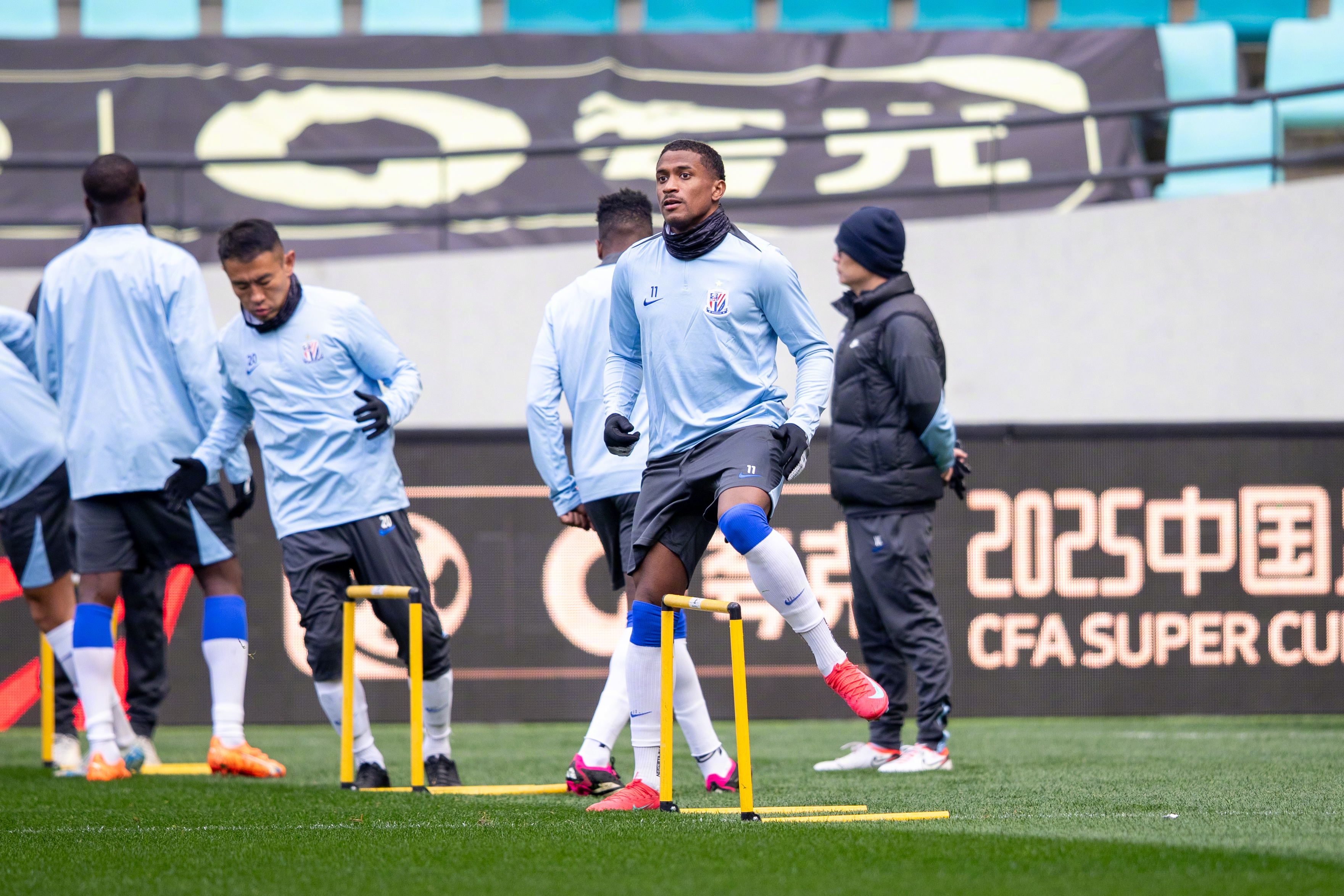 赛地聚焦：法国杯赛前热度飙升，武汉三镇强势反弹，引发热议，阵容厚度经受考验(武汉三镇夺冠后解散)