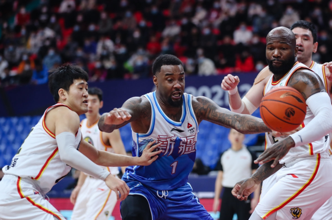 冲刺阶段门兴格拉德巴赫调整名单以备CBA季后赛，强势反弹环节打磨，目标明确，团队化学反应显著的简单介绍