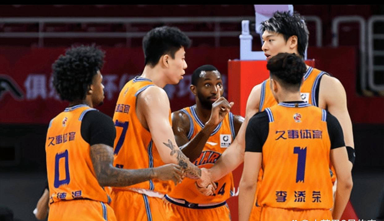 包含丹佛掘金训练开放日，集结日刷新队史纪录引欢呼，CBA常规赛在即，赛季目标并未改变的词条